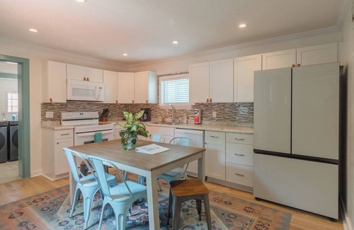 Daytona Beach House | Walk to Beach & Ocean Center/Garage/60' Driveway. PETS OK!