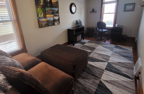 Racine Cottage | Walk to Beach, Zoo, Parks, Shops, Food, and Entertainment