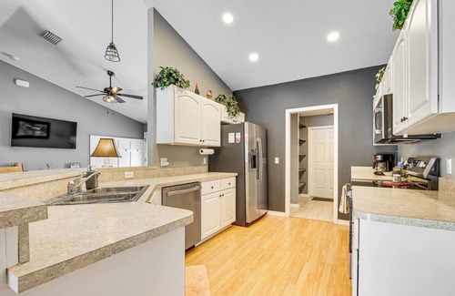 Crystal River House | Walk to Boat Ramp: Dunnellon Home w/Private Yard!