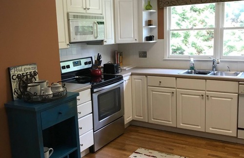 Carrollton House | Walk to Carrollton Square! Entire Home Upstairs For Rent.