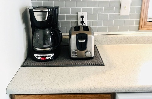 La Salle House | Walk to Downtown - 10 Mins to Starved Rock!