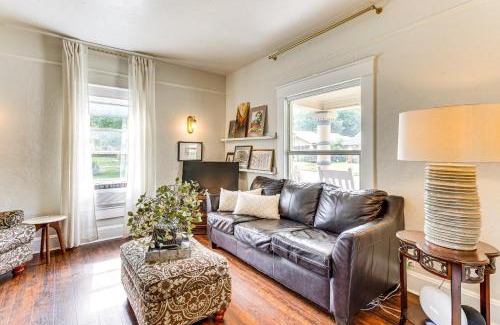 Guthrie House | Walk to Downtown Historic Guthrie Home on Mansur