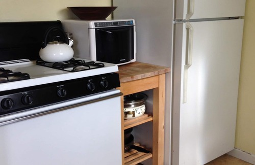 Napa House | WALK TO DOWNTOWN NAPA! EUROPEAN STYLE 2 BEDROOM DUPLEX WITH CHARM!