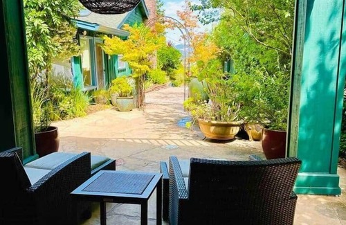 Sebastopol House | Walk to Downtown Sebastopol * Luxe Vacation Studio