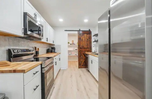 Alpharetta House | WALK to DT Alph - NEWLY Renovated