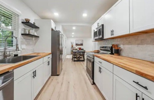 Alpharetta House | WALK to DT Alph - NEWLY Renovated