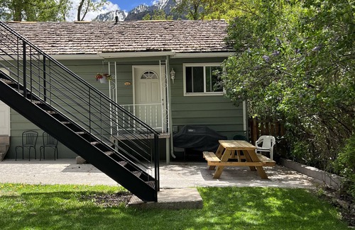 Ouray Cabin | Walk to Everything in Ouray, ideal location! Air conditioner!