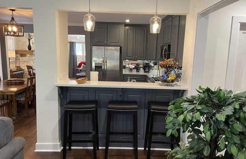 Athens House | Walk to Five Points Restaurants and UGA Stadium and other UGA sports venues