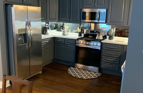 Athens House | Walk to Five Points Restaurants and UGA Stadium and other UGA sports venues