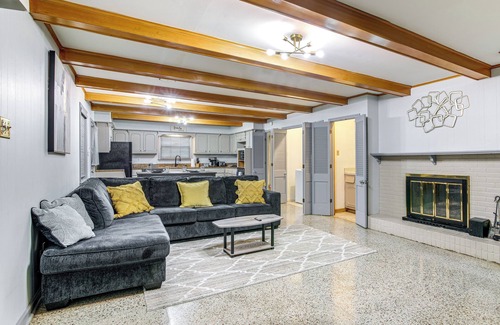 Whitehaven House | Walk to Graceland: Spacious Memphis Home!