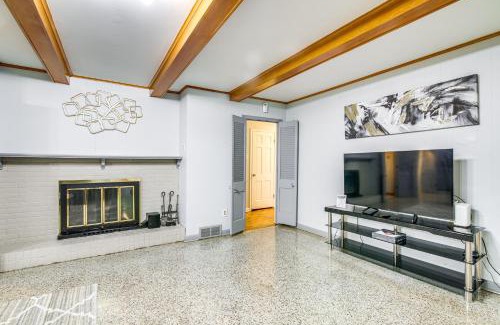 Whitehaven House | Walk to Graceland Spacious Memphis Home!