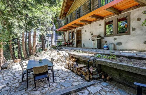 Crestline House | Walk to Lake Gregory Family Retreat with Patio!