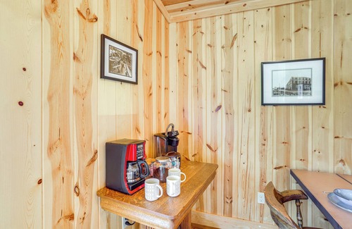 Kelleys Island House | Walk to Lake: Kelleys Island Gem w/Deck!