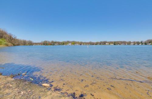 Portage Lakes House | Walk to Lake Nautical Akron Cottage with Deck!