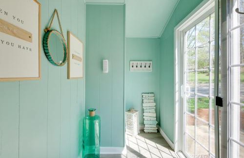 Portage Lakes House | Walk to Lake Nautical Akron Cottage with Deck!