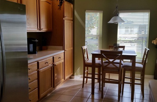 Virginia Trace House | Walk to Lake Sumter Landing! Golf cart included!