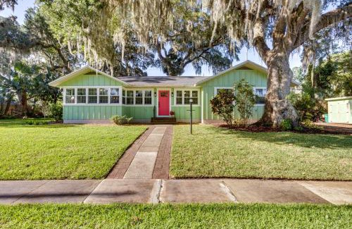 Mount Dora House | Walk to Lakes! Tropical Escape in Mount Dora