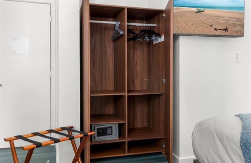 West Avenue Hotel | Walk to Lummus Park, Studio nr Miami Airport & 17th Str & Lenox Ave