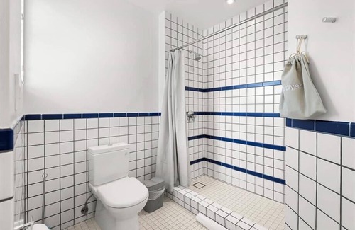 West Avenue Hotel | Walk to Lummus Park, Studio nr Miami Airport & 17th Str & Lenox Ave