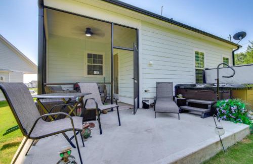 Greenwood House | Walk to Marina Lake Greenwood Retreat with Hot Tub