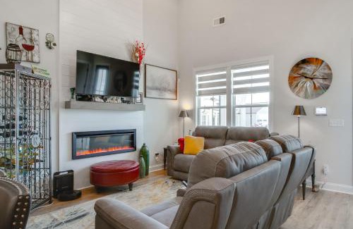 Greenwood House | Walk to Marina Lake Greenwood Retreat with Hot Tub