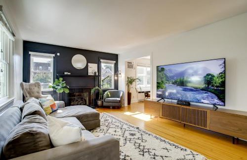 Cambridge House | Walk to Marina, Park and Dtwn Cambridge Family Home