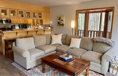 Angel Fire House | Walk to Monte Verde lake, hot tub, fast wifi, golf/tennis and AF resort 5 min
