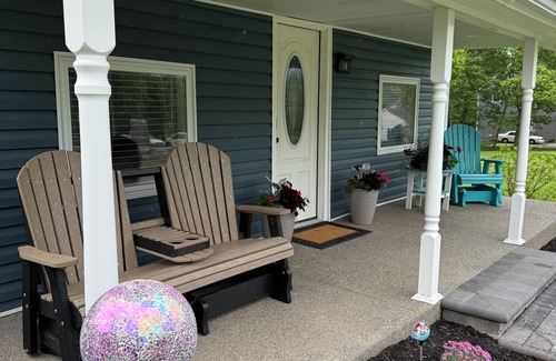 Powell Cottage | Walk to Muirfield – Backyard Pavilion & 2 Fire Pits for Ultimate Relaxation!