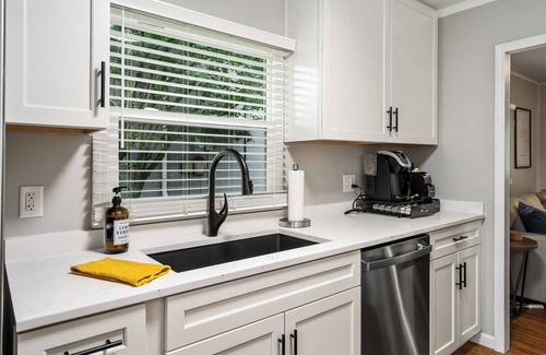 Harters Heights House | Walk to ND and Eddy Street, ProCleaned/Comfy/Updated