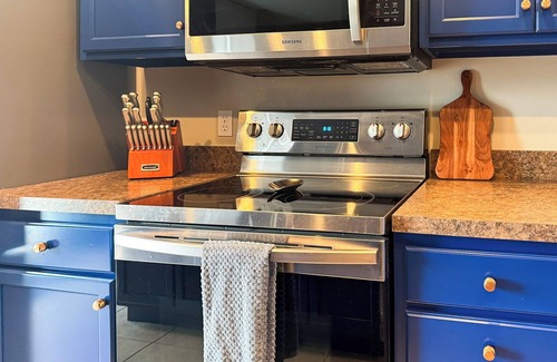 Roseland House | Walk to ND/SMC - Redesigned Condo Sleeps 10