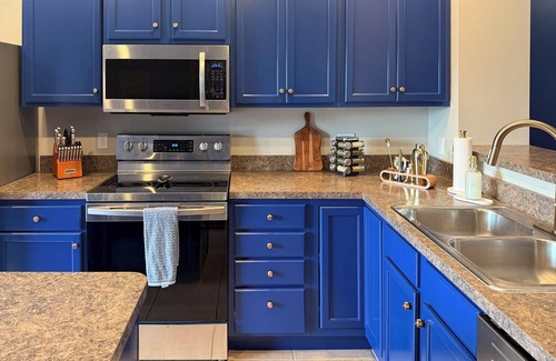 Roseland House | Walk to ND/SMC - Redesigned Condo Sleeps 10