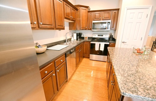 Roseland House | Walk to Notre Dame! Spacious 3BR Townhome w/Garage & Family-Friendly Amenities(
