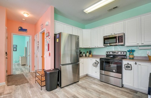 Surfside Beach House | Walk to Ocean & Pier: Surfside Beach House w/Pool