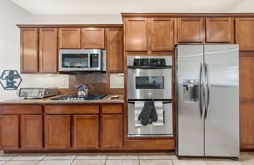 La Quinta Cove House | Walk to OldTown Close! 25%-off 7 nights - King Beds - Pool/Spa 3br# 066781