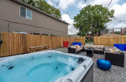 Weinland Park House | Walk to OSU - Relaxing Retreat with Hot Tub