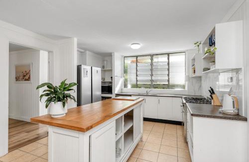 Pallarenda Apartment | Walk to Pallarenda beach A Dream Escape in Sallows Street