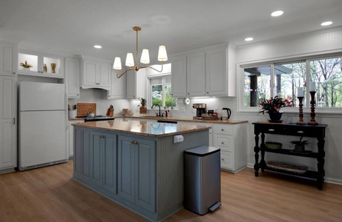 Greenville - Spartanburg House | Walk to Paris Mtn State Park Sleeps 14 King Beds Fire Pit