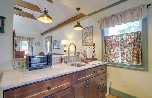 Cambridge Apartment | Walk to Park & River: Dog-Friendly Cambridge Gem