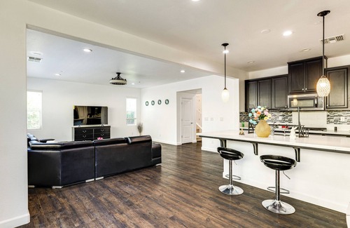 Tracy House | Walk to Parks: Mountain House Retreat w/Patio!