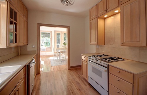 Mapleton Hill House | Walk to Pearl St, Huge Backyard, walk hiking, Driveway Parking