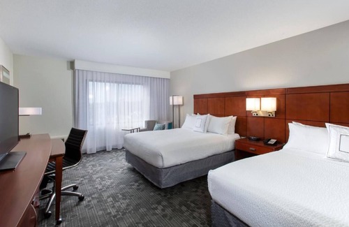 North Myrtle Beach Hotel | Walk to Shops & Restaurants From This 2 Spacious Rooms with Indoor Pool