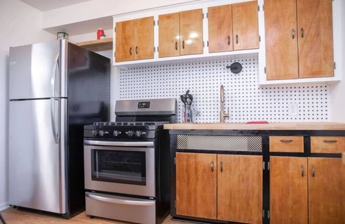 Grandview Heights Apartment | Walk to Stadium | Starbucks on Corner | Near Shops