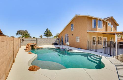 La Buena Vida House | Walk to State Farm Stadium Spacious Home with Patio