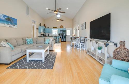 Surfside Beach House | Walk to Surfside Beach Poolside Oasis