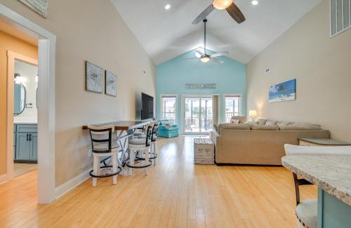 Surfside Beach House | Walk to Surfside Beach Poolside Oasis