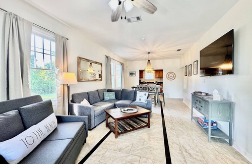 East Biloxi House | Walk to the BEACH and CASINOS! Full RV Hookup - 5 Min to Ocean Springs