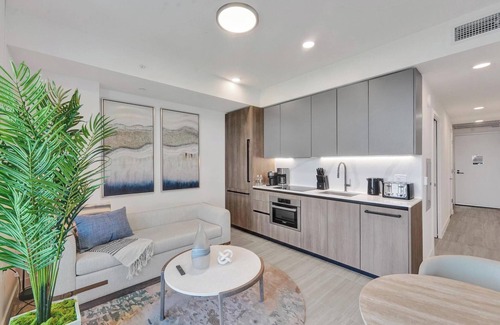 North Beach Apartment | Walk to the Beach – Lux Condo W Rooftop Pool