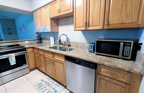 Butler Beach House | Walk to the beach or Explore the Nation's Oldest City- 2 BR villa with hot tub