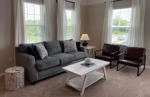 Westerville Apartment | *Walk To The Park*2BR*Washer+Dryer*Pool*Gym