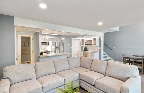 Lake Ozark Condo | Walk to The Strip! Great Cove Water for Lake Fun